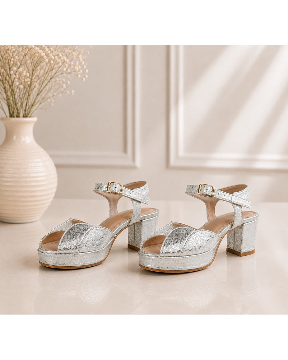 Sandalia de cuero para novia y fiesta  Raye plata/nude taco 8 cms y plataforma 2 cms procedencia Argentina