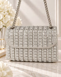 Bolso de fiesta Dorian plateado con cristales brillantes y cadena para colgar