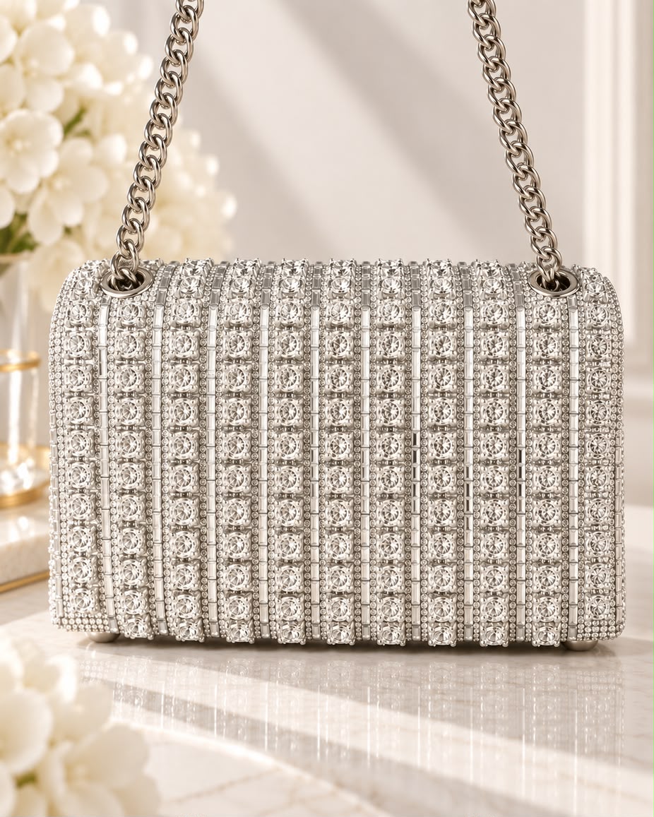 Bolso de fiesta Dorian plateado con cristales brillantes y cadena para colgar