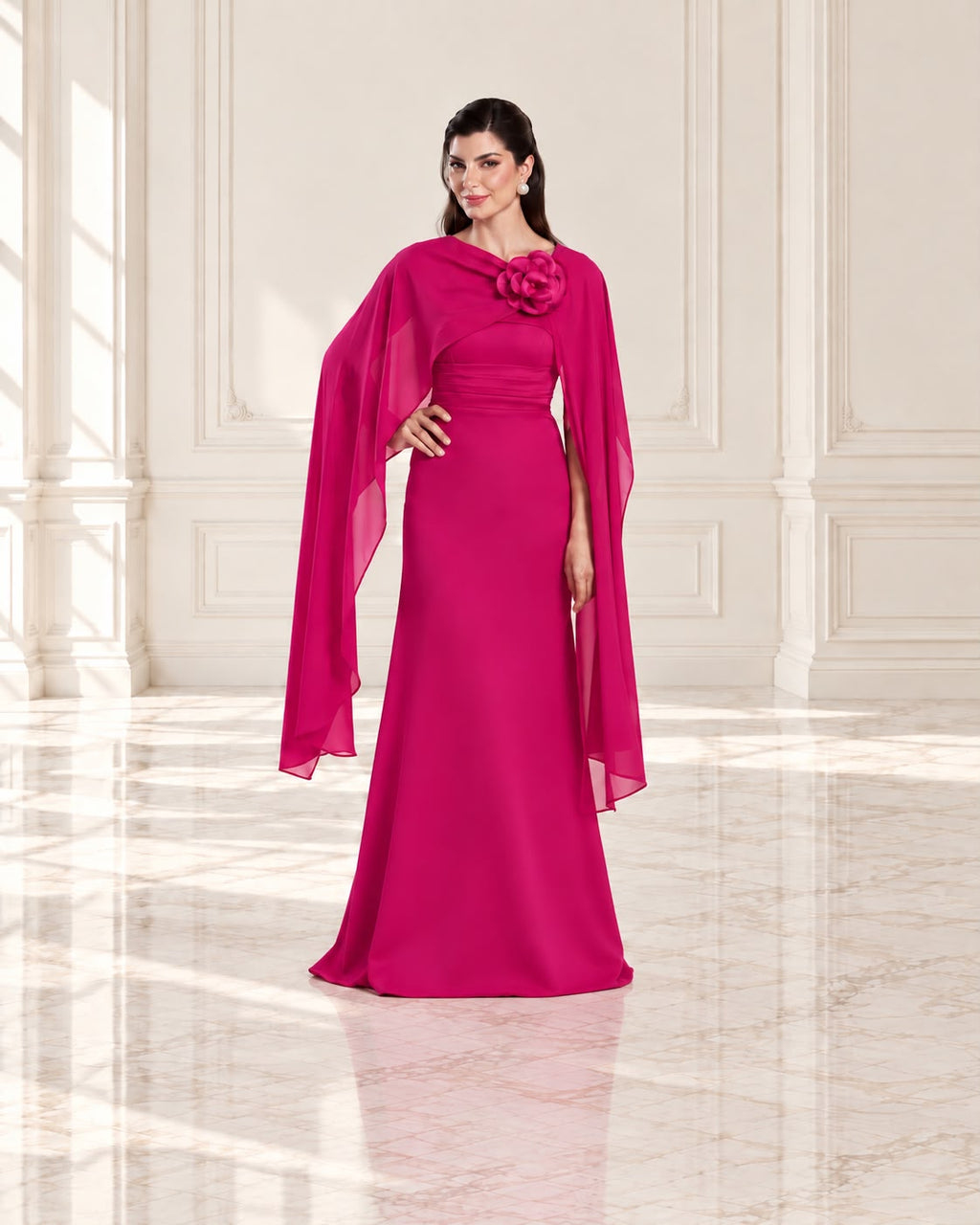 Vestido de fiesta Inés con capa y aplicación flor