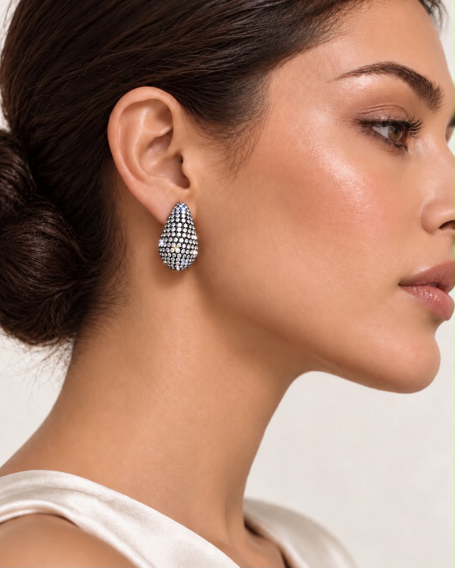 Aros plateados Bath forma gota con brillo sutil