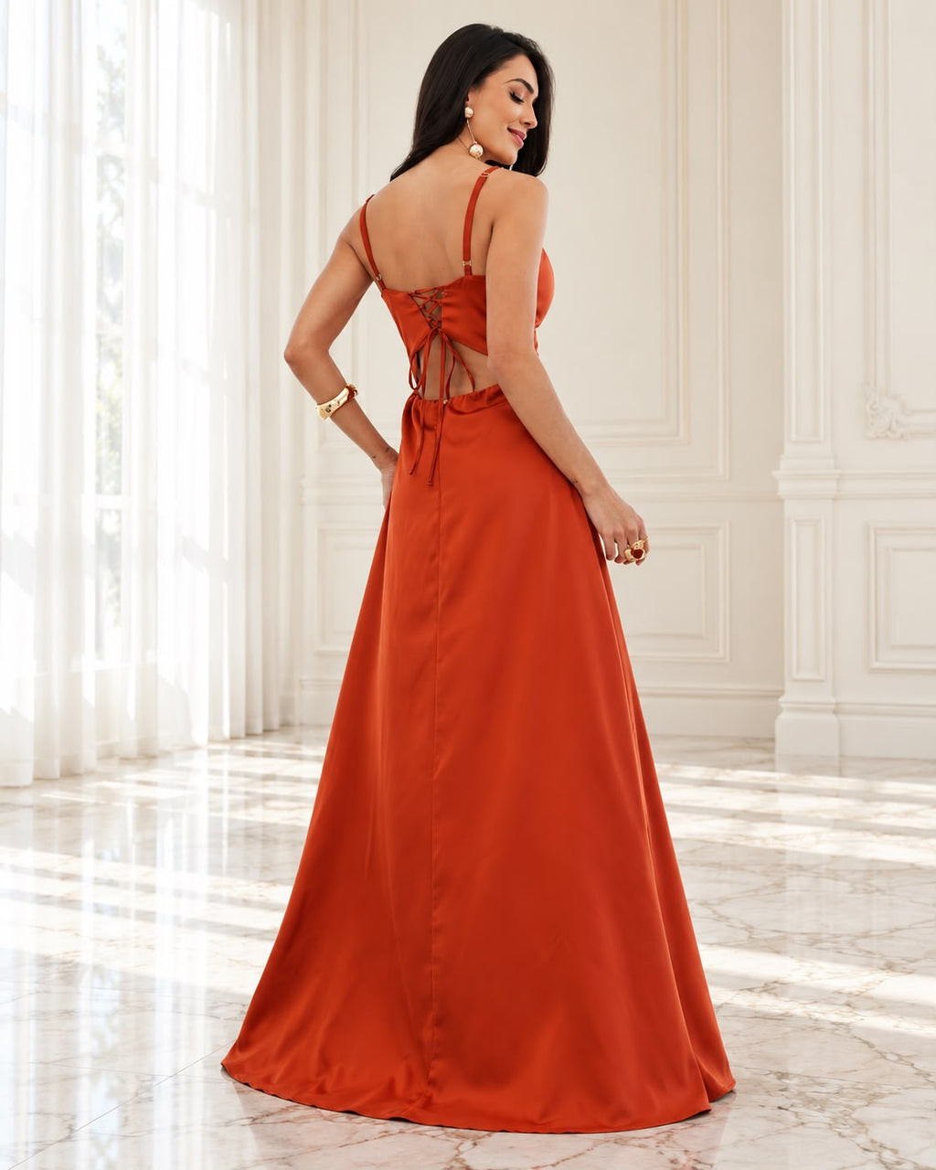 Vestido de fiesta Doris satinado con capa