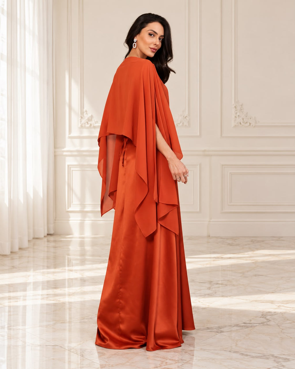 Vestido de fiesta Doris satinado con capa