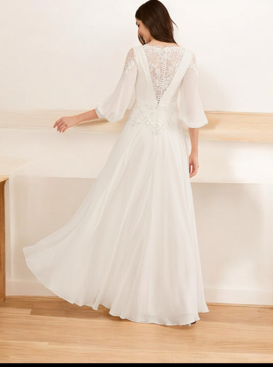 VESTIDO DE NOVIA IVONNE MANGAS Y APLICACIONES DELANTERAS