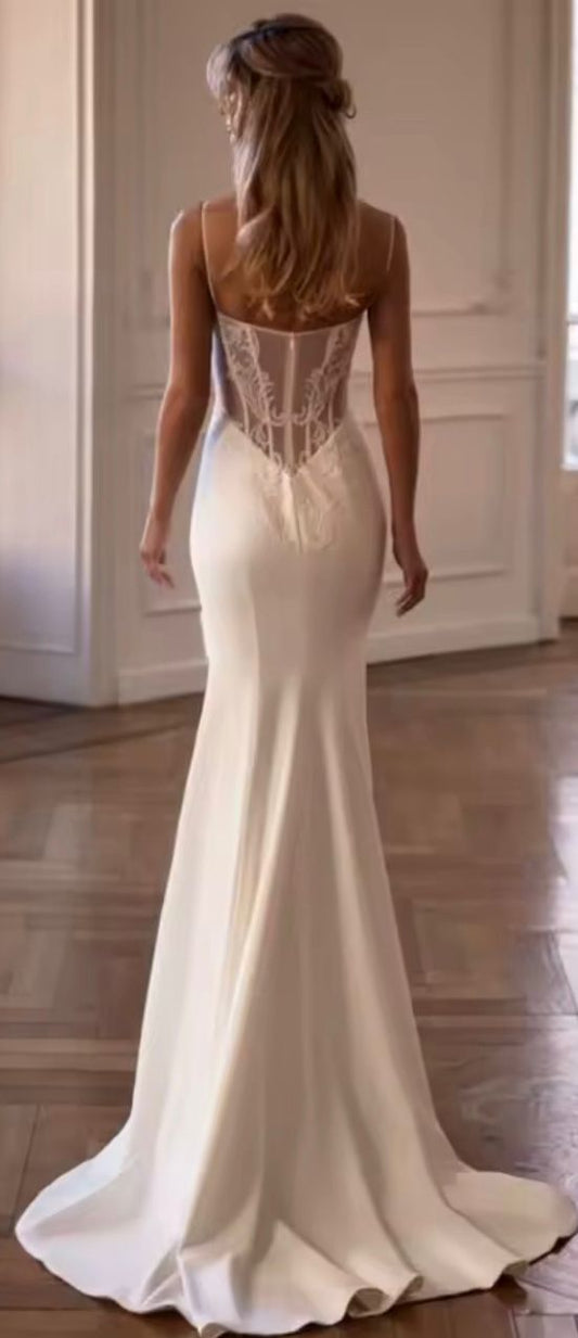 VESTIDO DE NOVIA  MANDY ESTILO SIRENA CON APLICACIONES FLORALES Y DELICADA TRANSPARENCIA