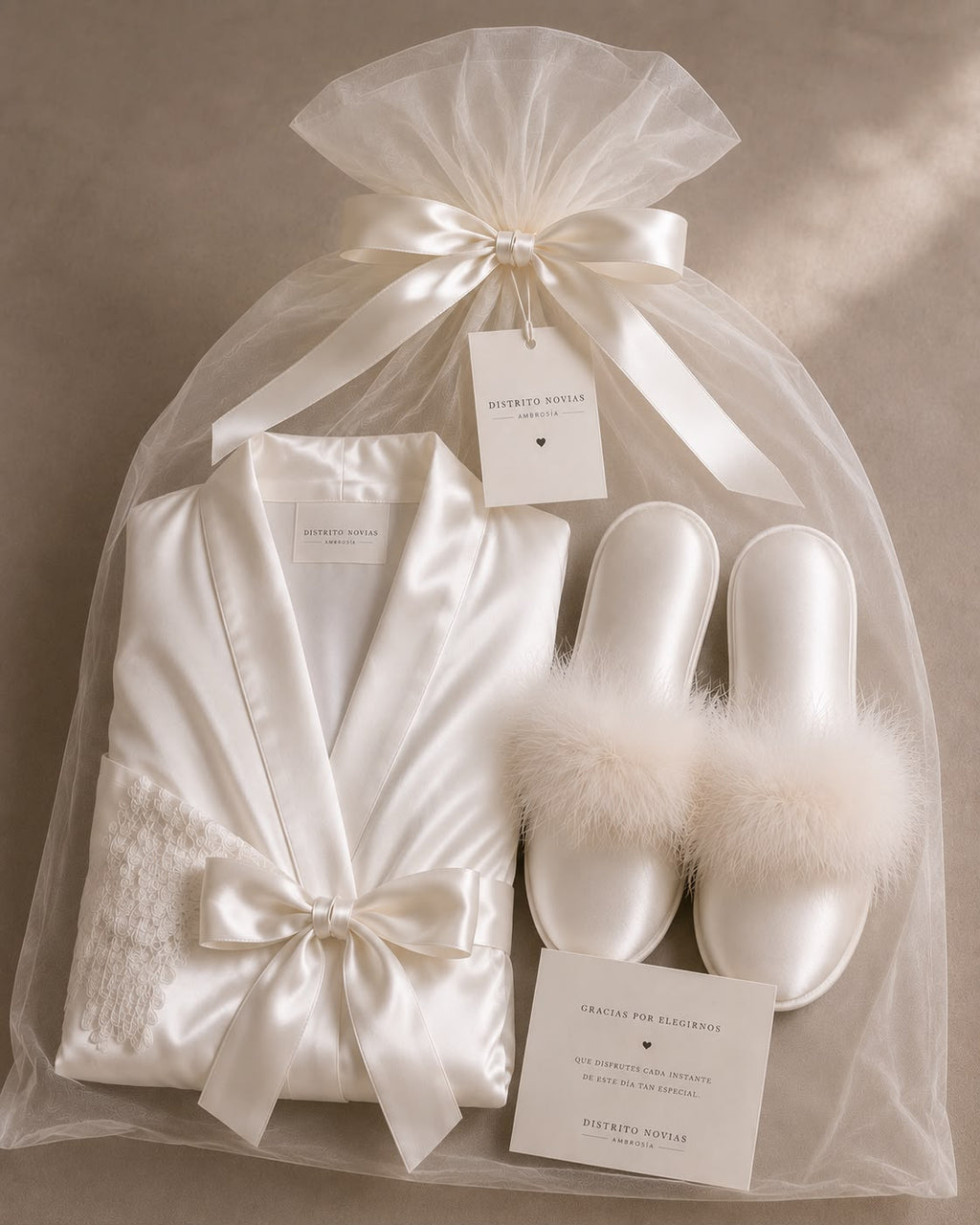 Pack novia Elegance-Bata y pantuflas satin en presentación de lujo