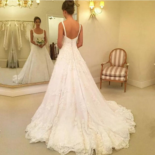 VESTIDO DE NOVIA PRETTY CON ESCOTE REDONDO Y EN MACRAMÉ