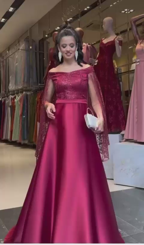 Vestido de fiesta Álma con falda en raso y encaje con brillo ,mangas ala y escote cuadrado